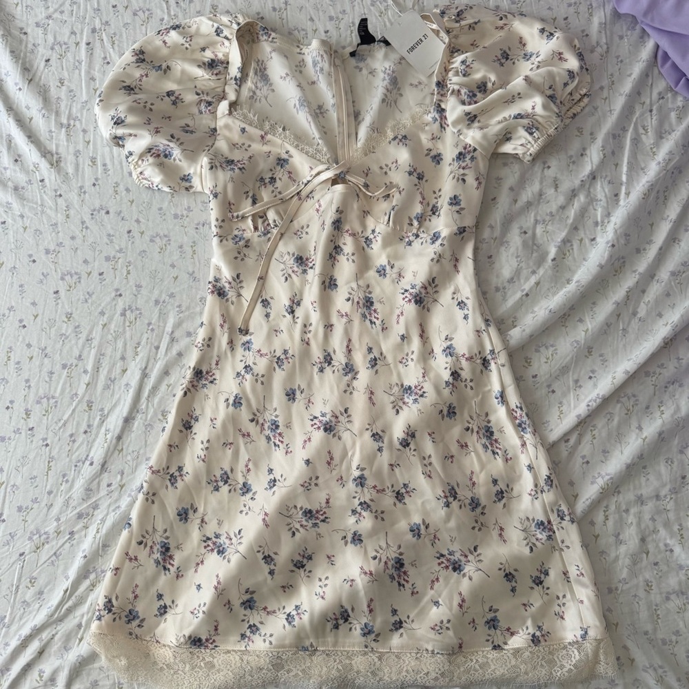 (nwt) floral puff sleeve dress